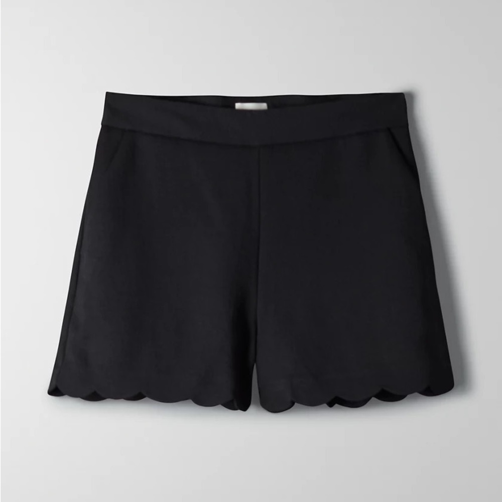 Aritzia Black Scallop Hem Women's Shorts
